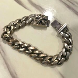 Men’s chrome hearts bracelet. Metallic silver,heavy,good conditon